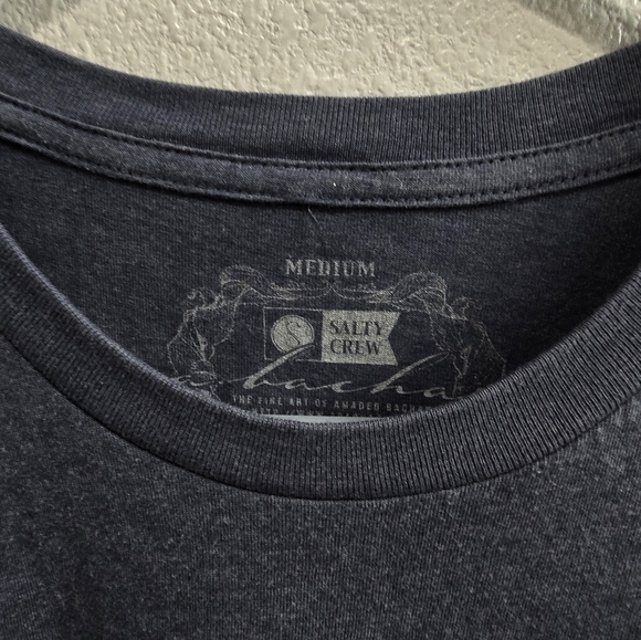 Salty Crew navy blue short sleeved t-shirt with emblem men's size medium - Picture 4 of 4